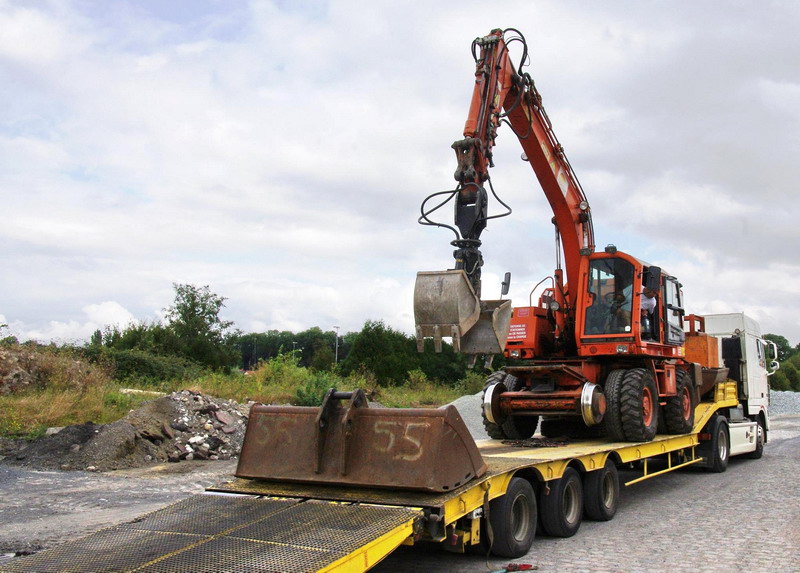 CASE 788 Plus Compact (2016-08-29 gare de Ham) Colas Rail F 6200043 (4).jpg