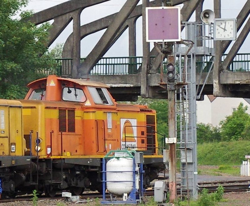 99 87 9 182 595-8 (2013-06-12 gare de Laon) Colas Rail (2).jpg