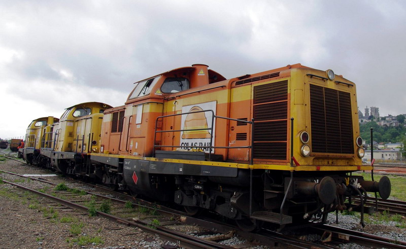 99 87 9 182 595-8 (2013-06-12 gare de Laon) Colas Rail + 182 610 + 182 553 (7).jpg