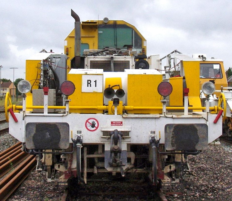 99 87 9 125 521-4 Type SSP 230 T Dynamic (2016-09-06 gare de Chaulnes) Eiffage-Pichenot Bouillé (1).jpg