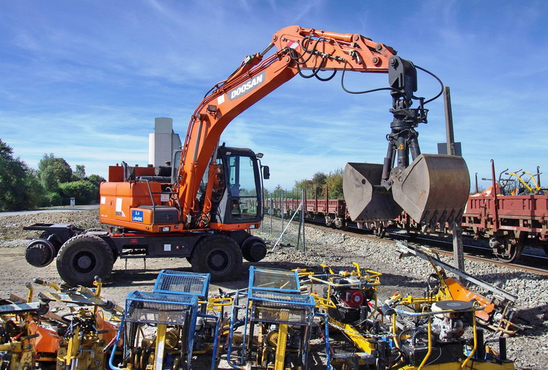 Doosan DX 160W RR (2016-09-27 Flavy le Martel) SA Labaere (3).jpg