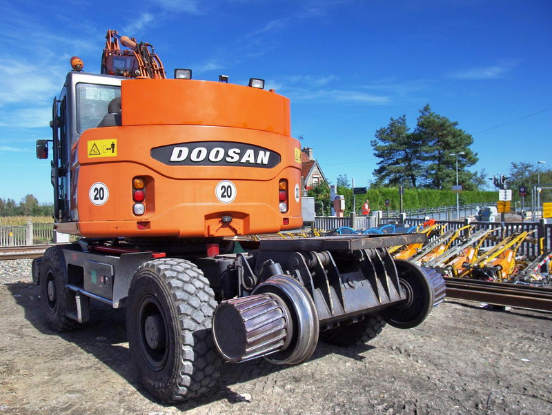 Doosan DX 160W RR (2016-09-27 Flavy le Martel) SA Labaere (2).jpg