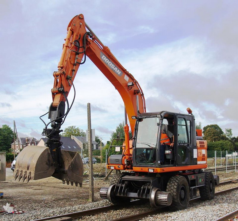 Doosan DX 160W RR (2016-09-27 Flavy le Martel SA Labaere (7).jpg