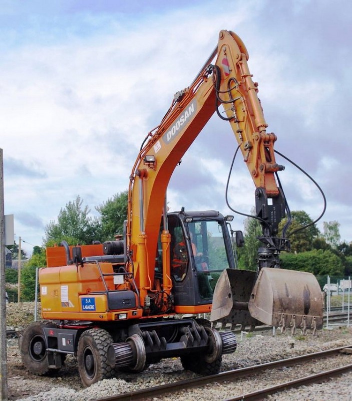 Doosan DX 160W RR (2016-09-27 Flavy le Martel SA Labaere (5).jpg