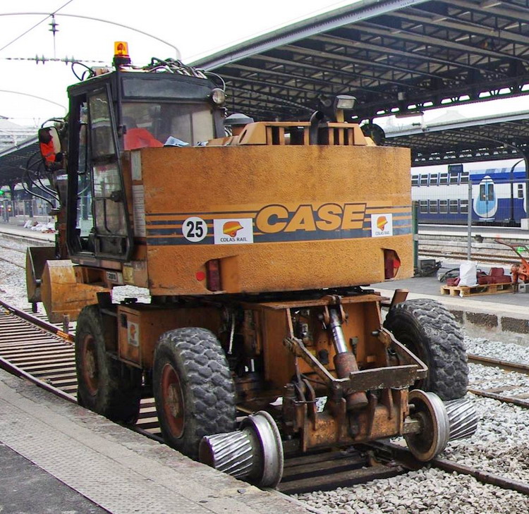 CASE 788 PRR (2016-10-26 Gare Paris Est) Colas Rail F 6200018 (7).jpg