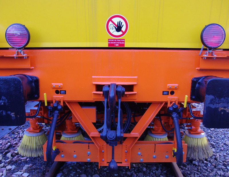 99 87 9 121 529-1 - 109 FRP (2013-02-06 Saint Quentin) Colas Rail (47).jpg
