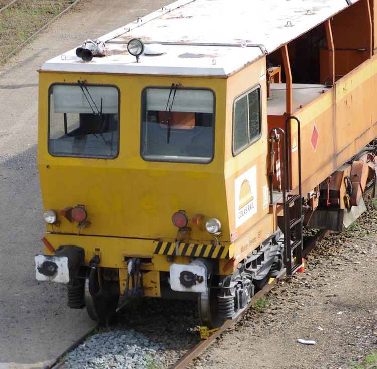 99 87 9 124 504-1 - 108-275 FRP (2013-08-12 gare de Saint Quentin) Colas Rail (5).jpg