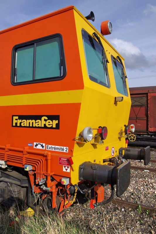 99 87 9 122 522-5 - 108-32 U (2013-05-13 gare de Saint Quentin) Colas Rail (46).jpg