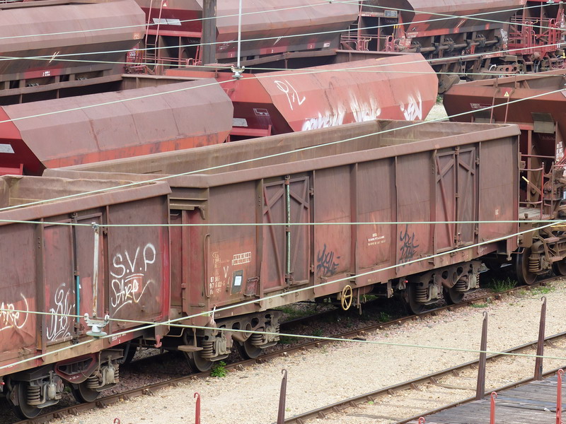 80 87 977 6 022-6 Uas F28 2 SNCF-PSL (2014-04-02 St Pierre des Corps) (1).jpg