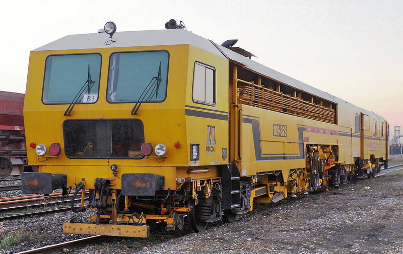 (4) 99 87 9 121 507-7 - 109 32S.jpg