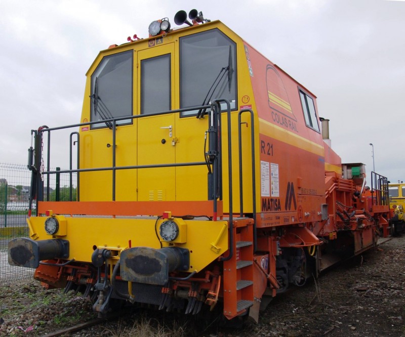 99 87 9 125 522-2 (2013-05-13 gare de Saint Quentin) R21 Colas Rail (1).jpg