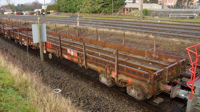 80 87 977 5 717-2 Uas R39 6 SNCF-PSL (2017-01-10 Eppeville PN37 et 38) (2).jpg