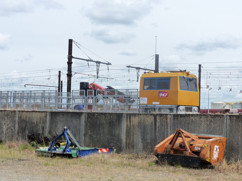 99 87 9 186 040-1 DU 84 RS LGV 9-821 (2017-06-04 Infrapôle LGV A de SPDC) + 041-9 (18).jpg