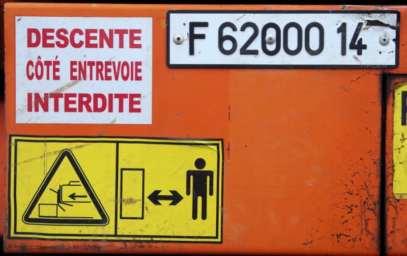 CASE 688 (2018-03-12 Rosières) Colas Rail F6200014 (2).jpg