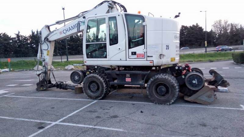 UNAC 22 TRR (2018-03-16 parkind de Carrefour à Avignin) (19).jpg (128.58 Kio) Vu 2070 fois UNAC 22 TRR (2018-03-16 parkind de Carrefour à Avignin) (19).jpg