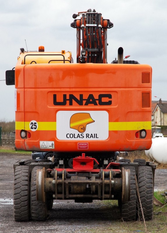 UNAC 22 TRR (2018-03-29 Chaulnes) Colas Rail D 100 2515 (1).jpg