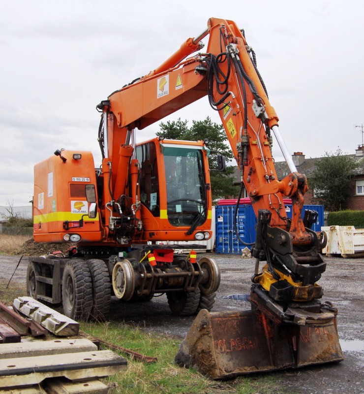 UNAC 22 TRR (2018-03-29 Chaulnes) Colas Rail D 100 2515 (0).jpg